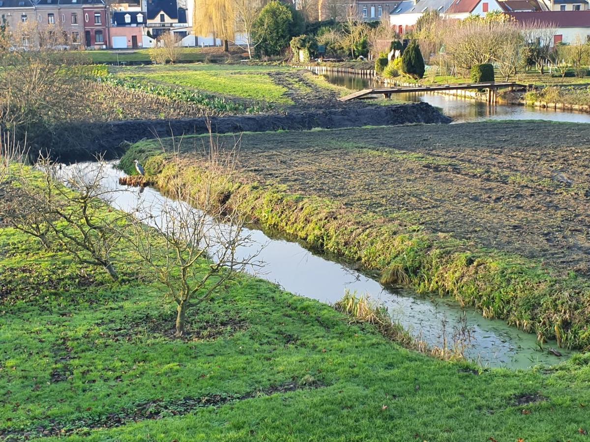 לינה וארוחת בוקר אמיינס "Au Jardin Sur L'Eau" Hortillonnages מראה חיצוני תמונה